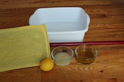 Mẹo vệ sinh sàn gỗ nhanh từ dầu oliu và chanh