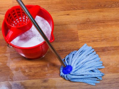 Cách làm sạch sàn gỗ công nghiệp?